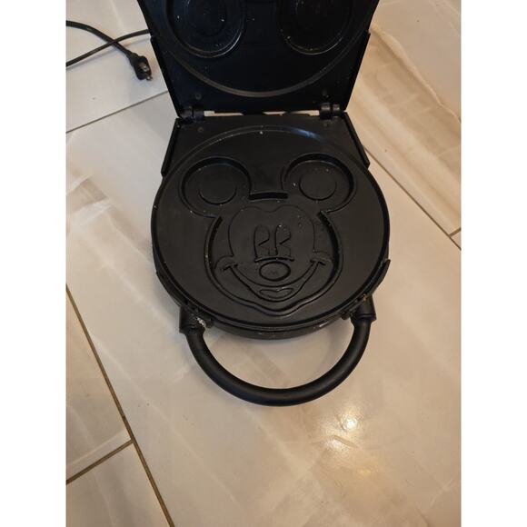 Disney Mickey's Single Waffler VillaWare Mickey Mouse Waffle Maker Model 5555-01 - Picture 10 of 16